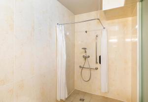 Hotels B&B HOTEL Lorient Caudan : Chambre Double - Accessible aux Personnes à Mobilité Réduite 