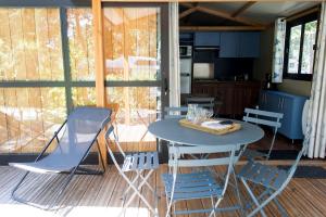 Campings Camping La Pinede : photos des chambres
