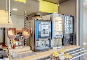 Hotels B&B HOTEL Brignoles : photos des chambres