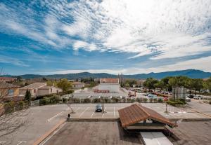 Hotels B&B HOTEL Brignoles : photos des chambres