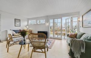 3 Bedroom Nice Home In Dronningmølle