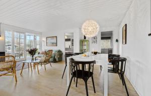 3 Bedroom Nice Home In Dronningmølle