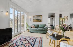 3 Bedroom Nice Home In Dronningmølle