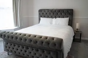 Roomy 4-Bedroom Apartment in Rochester - Strood