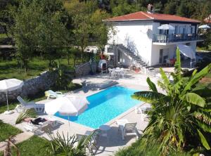 Luxury Lovran Apartments with Swimming Pool - 3hvězdičkové hotely ve městě Lovran