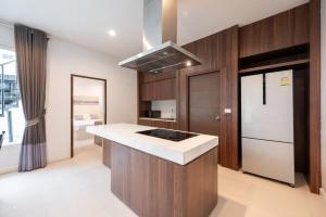 SeaBreeze Grand Pool Villa Pattaya