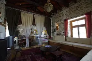 Home Sweet Home - Áyios Vlásios