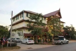 Ruenthai Ayutthaya Resort and Restaurant - 红统府