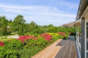 Beautifully Maintained, Elevated Holiday Home With Spa, Large Terraces And Stunning Views Close To Handrup Beach, Mols Bjerge And The Charming Town