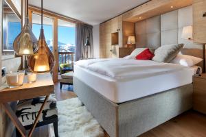 Deluxe Double Room with Balcony room in Chandolin Boutique Hotel