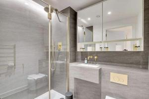 Remarkable London Gem