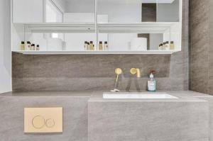 Remarkable London Gem