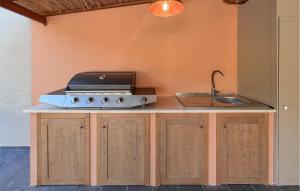 3 Bedroom Beautiful Home In Montebuono