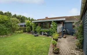 2 Bedroom Nice Home In Juelsminde - Hundslund