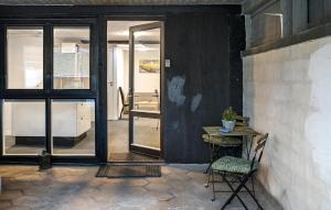 Gorgeous Apartment In Bording With Wifi