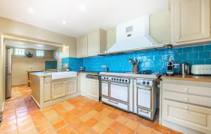 Maisons de vacances Stunning Home In Chateauneuf De Grasse : photos des chambres
