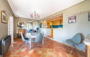 Maisons de vacances Stunning Home In Chateauneuf De Grasse : photos des chambres