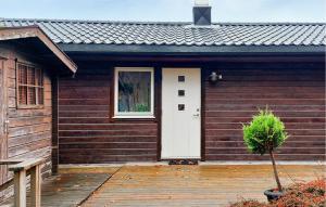 2 Bedroom Cozy Home In Farsund