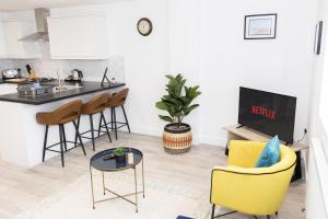 Ocean Side with Free Parking By My Getaways