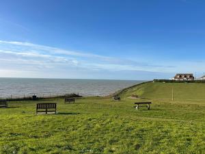 Ocean Side with Free Parking By My Getaways