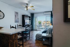 WELCS APARTAMENTO 198 EMP con terraza junto al mar