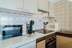 WELCS APARTAMENTO 198 EMP con terraza junto al mar