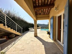Villas Villa Myosotis pour 8 personnes avec piscine chauffee et vue mer a La Londe-Les-Maures : Maison 4 Chambres