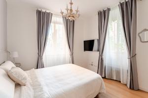 In the shadow of the Colosseum