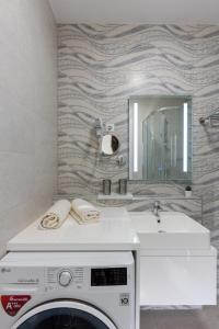 Lakeside Top Apartment