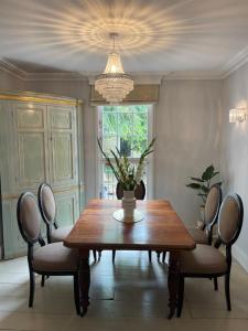 Elegant Victorian house - very best central location in historical city centre