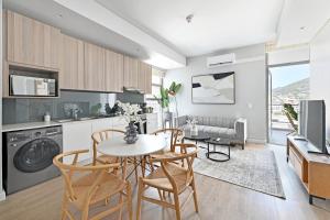 Shyla - Chic 2-Bed Apt with stunning Mountain Views