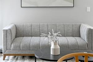 Shyla - Chic 2-Bed Apt with stunning Mountain Views