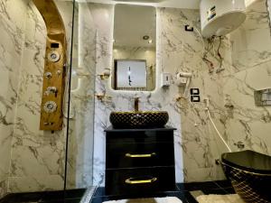 Shiny Pyramids Boutique Hotel