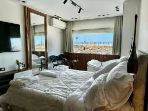 Shiny Pyramids inn - 埃兹贝特