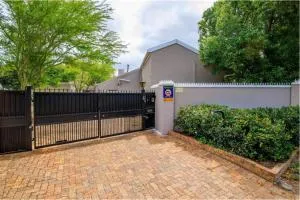 Cozy Cottage in Constantia - 康斯坦提亚