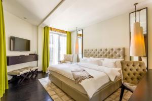Deluxe Double Room room in Hotel Zoo Berlin
