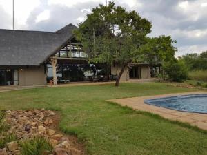 Zebula Golf and Wildlife Estate - Porcupine Strolling Pax 8 - Moi Signature Luxury villa