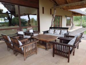 Zebula Golf and Wildlife Estate - Porcupine Strolling Pax 8 - Moi Signature Luxury villa