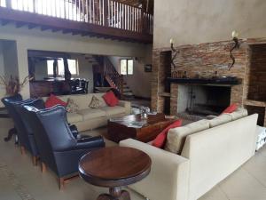 Zebula Golf and Wildlife Estate - Porcupine Strolling Pax 8 - Moi Signature Luxury villa