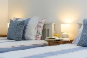 Family Friendly Apartment above Praa Sands Beach