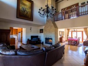 Zebula Golf and Wildlife Estate - Owls Haven Pax 10 - Moi Signature Luxury villa