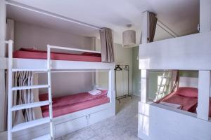 Villas Crazy Villa Chasseuserie 89 - Heated pool - Soccer - 1h30 Paris - 45 p : photos des chambres