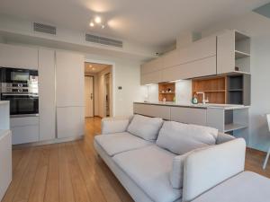 Elegante e luminoso appartamento con box auto a pochi passi da metropolitana M4