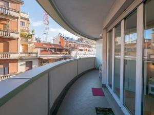 Elegante e luminoso appartamento con box auto a pochi passi da metropolitana M4