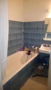 Sejours chez l'habitant Chambre privee dans un appartement en colocation a Grenoble A3C6 : photos des chambres