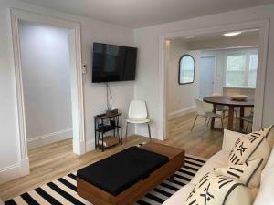 Luxury - King Bed - Downtown