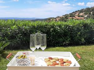 Villas Villa Verde climatisee pour 10 personnes avec piscine chauffee et vue mer a La Londe les Maures : photos des chambres