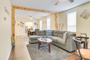 2 Mi to Syracuse University Apt with Fire Pit