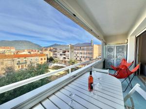 Appartement vue sur les toits de Propriano