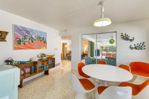 Lanai and Pet Friendly! Retro-Chic Sarasota Home!
